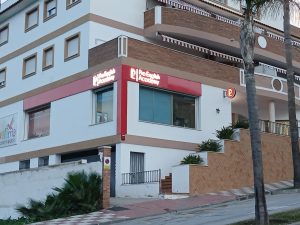 Vista exterior de la academia de inglés Pro English Academy en Alhaurín El Grande